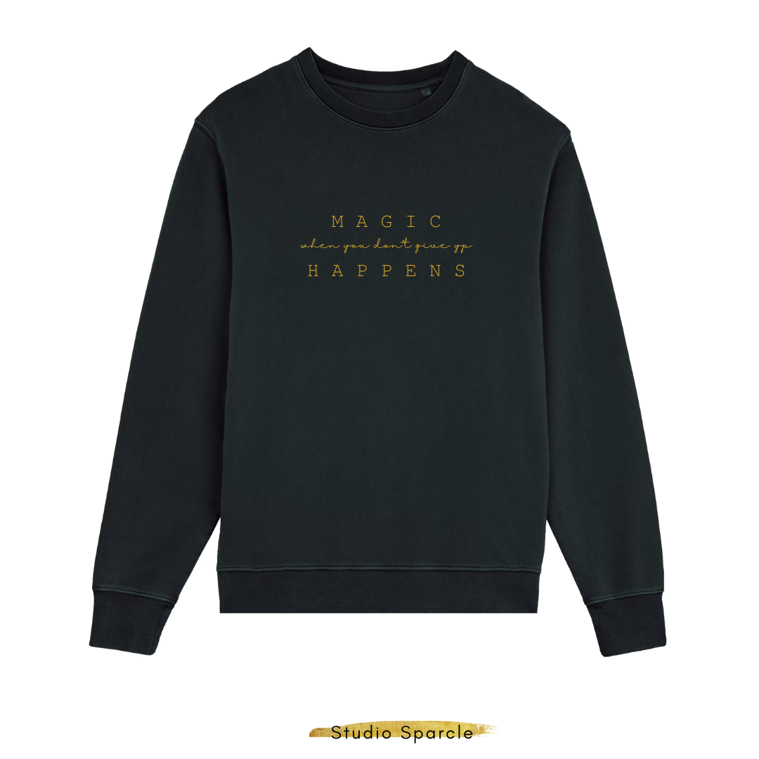 MAGIC HAPPENS when you don't give up sweater - Afbeelding 5