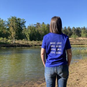 T-shirt ronde hals iets korter model MORE LOVE