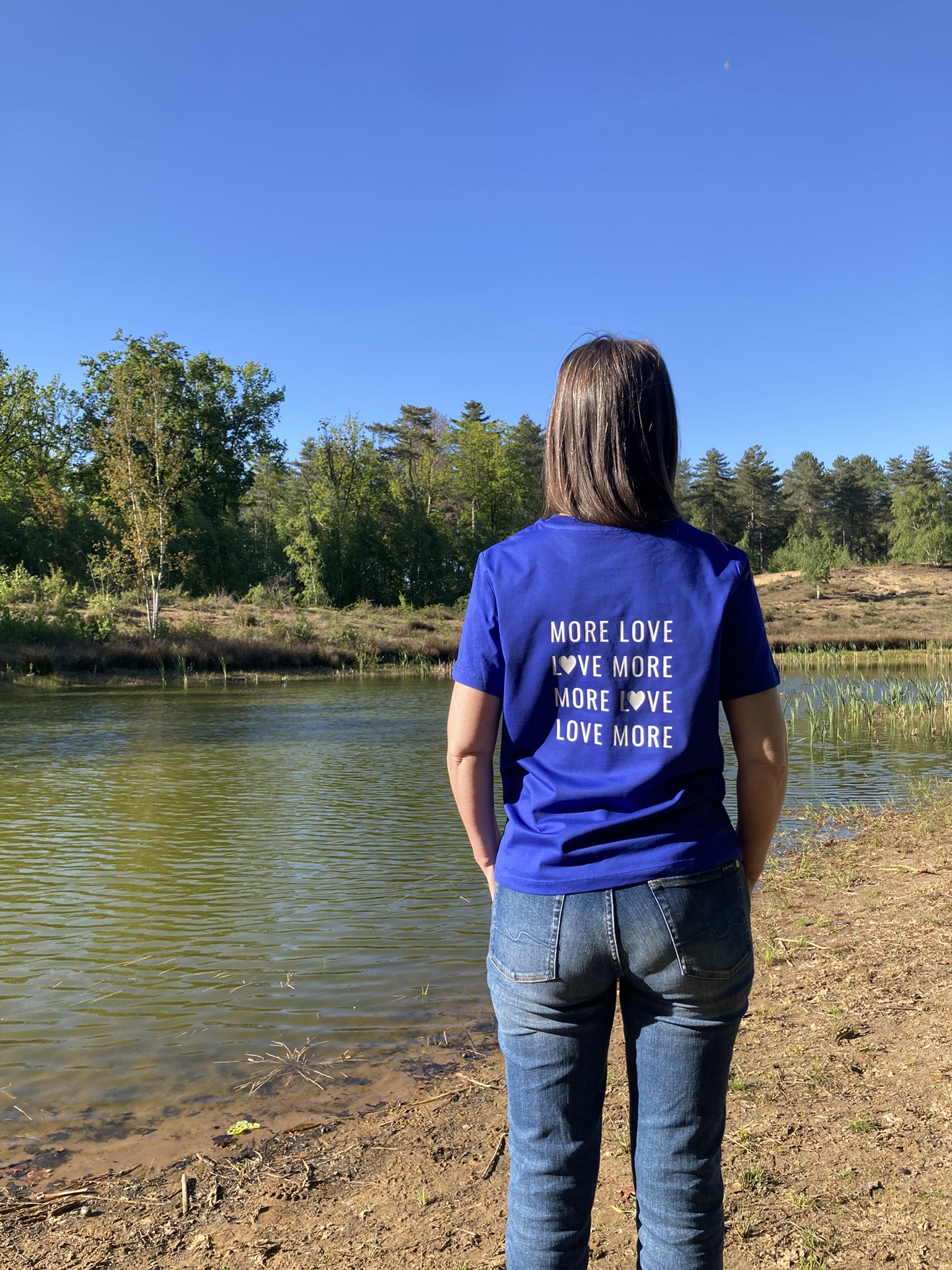 T-shirt ronde hals iets korter model MORE LOVE